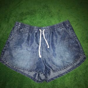 No Boundaries Shorts, Size M